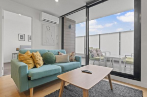 Elegant Inner-City 2-Bed with Essential Amenities